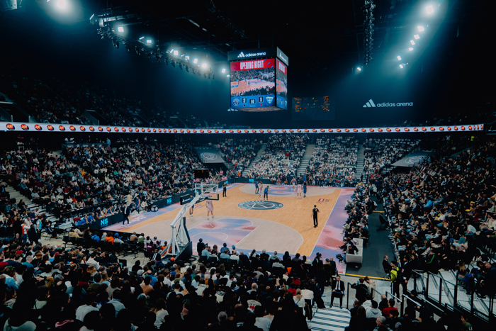 In the basketball configuration, the arena offers space for 8,000 visitors.<br />Florence_Pernet